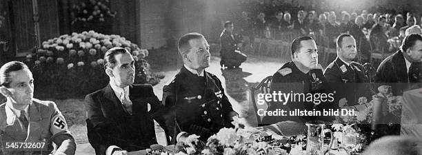 Empfang im Hotel 'Kaiserhof' in Berlin zuEhren der ausländischen Delegationen;während der Rede ReichsaussenministerJoachim v. Ribbentrops am Tisch...