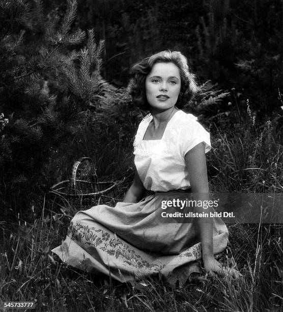 Jacobsson, Ulla - Actress, Sweden - *-+ Scene from the movie 'Hon dansade en sommar'' Directed by: Arne Mattsson Sweden 1951 Vintage property of...