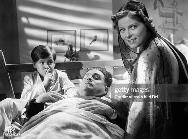 Cebotari, Maria *1910-1949+Sängerin zusammen mit Benjamino Gigli und demPeter Bosse in einer Szene des Films`Mutterlied'.D, 1938