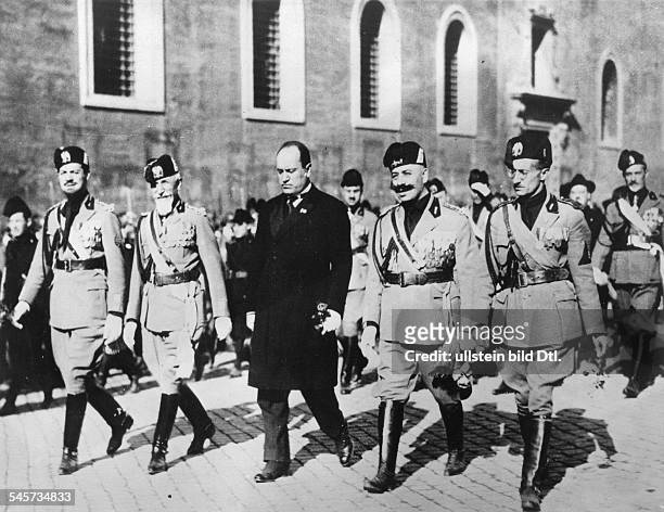 Italien, Faschismus, 'Marsch auf Rom' Oktober 1922: Benito Mussolini zusammen mit dem sog. Qudrumvirn des Marsches auf Rom; v.l.n.r. Die Generäle...
