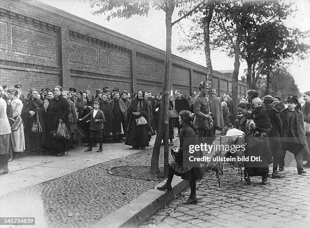Soviet Meat Line Rations 16 Post Wwi Berlin Stock Photos, High-Res Pictures, and Images - Getty ...