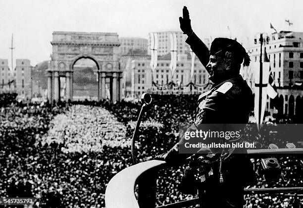 Italy Liguria Genova Mussolini, Benito - Politician, Italy *29.07.1883-+ - Mussolini during an event at the Piazza della Vittoria in Genua at the...