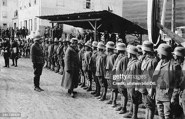 Charles I of Austria, *1887-1922+, Emperor of Austria, King of Hungary and King of Bohemia from 1916 to 1918 - World War I: Charles inspects assault...