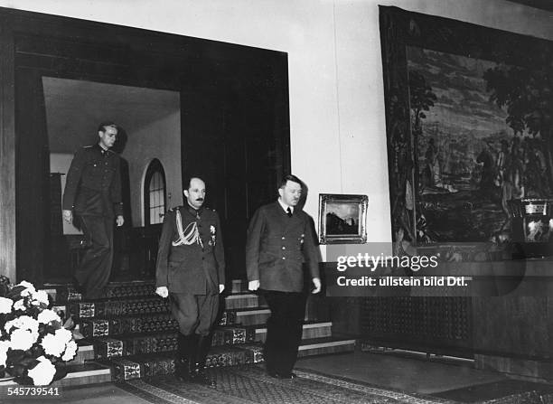 Adolf Hitler und Zar Boris III. Von Bulgarien in der Halle des Berghofes auf demObersalzberg bei Berchtesgaden