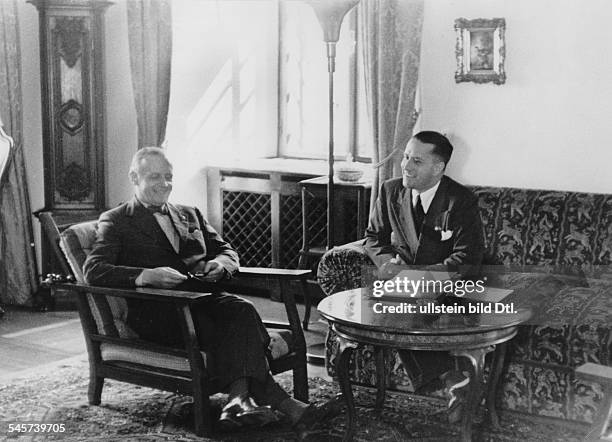 Aussenminister Ciano im Gespräch mit ReichsaussenministerJoachim v. Ribbentrop auf Schloss Fuschlam Fuschlsee