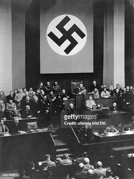 Reichstagssitzung in der Kroll-Opernach dem sogenannten Röhm - Putsch: Blickzur Rednertribüne während der AnspracheAdolf Hitlers; hinter...