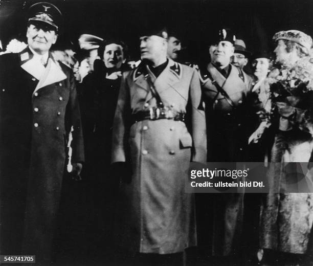 Nach der Ankunft auf dem Bahnhof in Rom;in der Gruppe Göring, EddaGräfin Ciano, Tochter Mussolinis undEhefrau des italienischen...