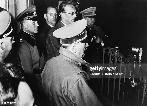 Reich , annexation 'Anschluss' of Austria: 12. March 1938 : Hitler on his journey through Austria arrival at Linz - H. On the balcony of the city...