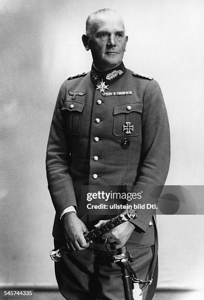 Offizier, D1933-1935 Reichswehrminister, 1935-1938 Reichskriegsminister und Oberbefehlshaber der Wehrmacht, ab 1936 erster...