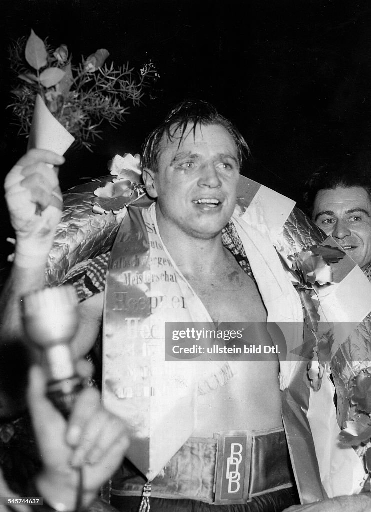 Box-DM Halbschwergewicht: Gerhard Hecht gewinnt gegen Willy Höpner