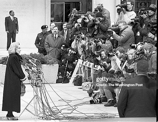 First Lady Hillary Rodham Clinton stopped briefly to talk to the press before testifying in front of a grand jury about the discovery and content of...