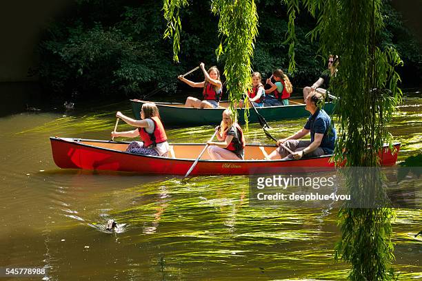 barco em canoas no rio bille - elbe river - fotografias e filmes do acervo