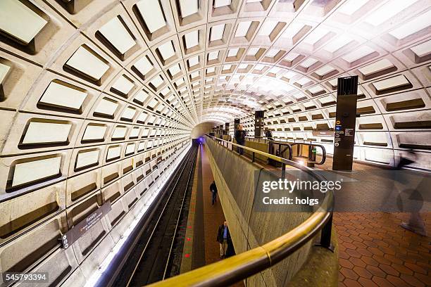 rosslyn station in virginia - arlington virginia bildbanksfoton och bilder