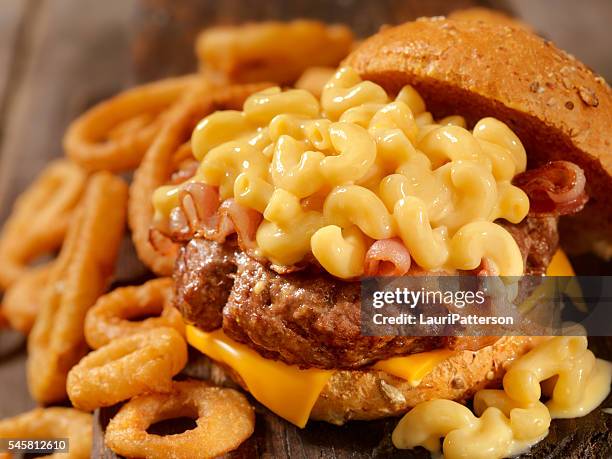 bacon mac and cheese burger with french fries - macaroni and cheese stock pictures, royalty-free photos & images