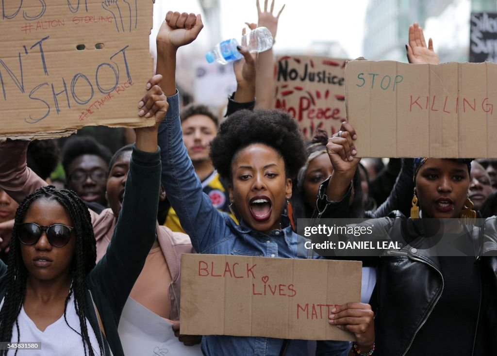 TOPSHOT-BRITAIN-US-POLICE-SHOOTING-PROTEST