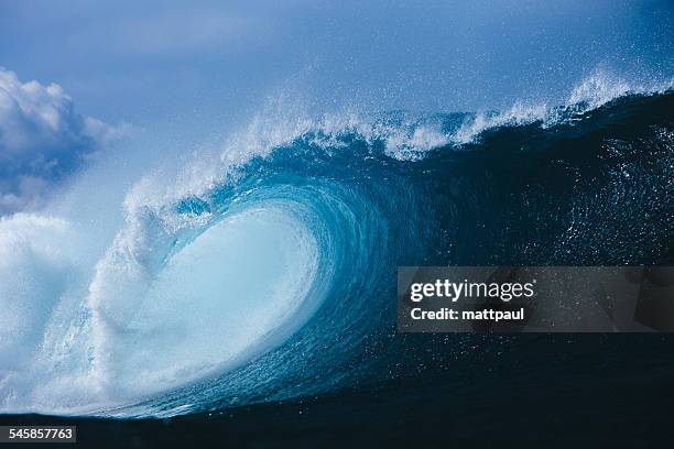 barrel wave breaking in ocean, hawaii, america, usa - hawaii seascape stock pictures, royalty-free photos & images