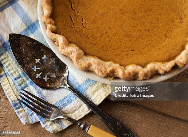 pumpkin pie on cloth with old fashioned cutlery on wood - pumpkin pie stock pictures, royalty-free photos & images