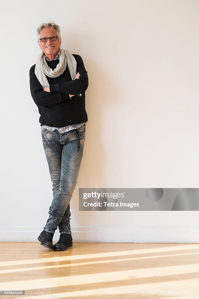 USA, New Jersey, Portrait of fashionable senior man