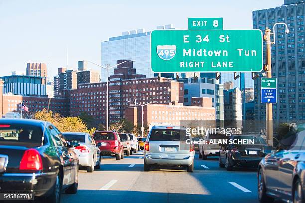 usa, new york state, new york city, traffic on freeway - 行政区画 バラ ストックフォトと画像