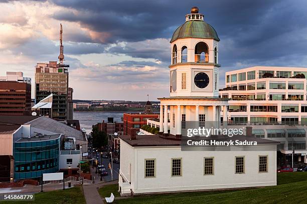 canada, nova scotia, halifax, halifax town clock in evening sunlight - halifax regional municipality nova scotia stockfoto's en -beelden