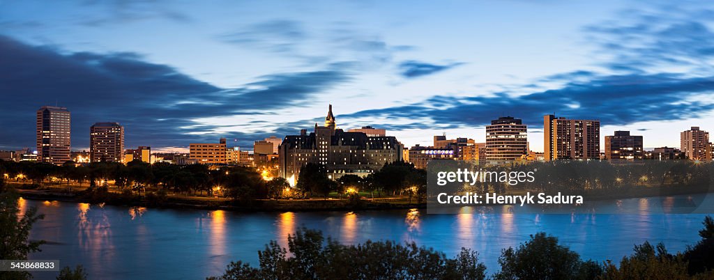 Canada, Saskatchewan, Saskatoon, Panoramic view of city and river at dusk