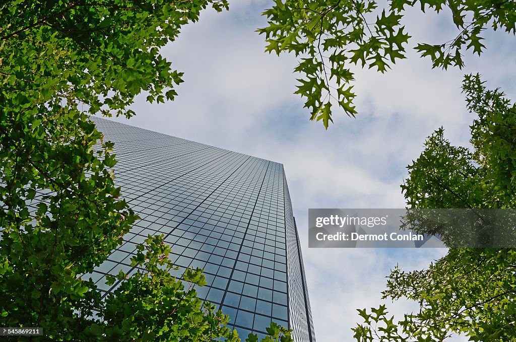 USA, Massachusetts, Facade of glass skyscraper