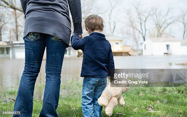 usa, illinois, mother with son standing in flooded town - home disaster fotografías e imágenes de stock