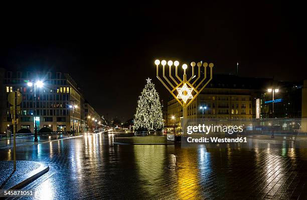 germany, berlin, giant hanukkah menorah near brandenburg gate at night - hanukkah stock pictures, royalty-free photos & images