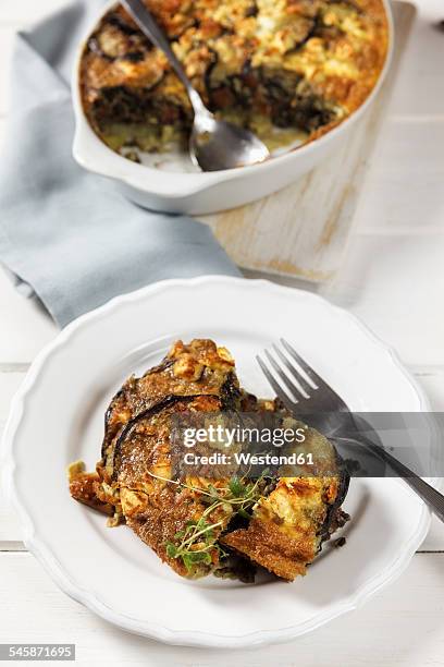 vegetarian moussaka with aubergines, potatoes and lentils - moussaka stockfoto's en -beelden