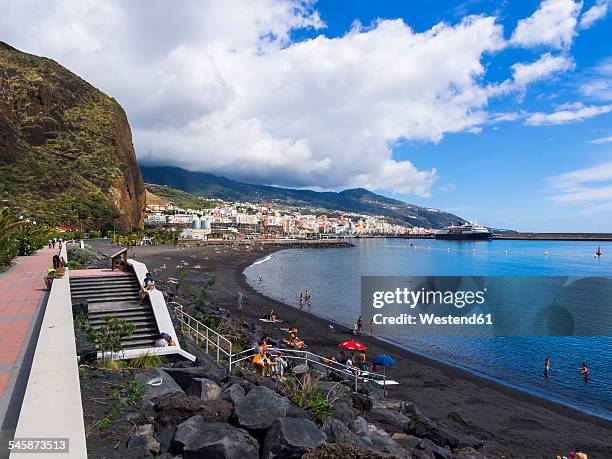 spain, balearic islands, la palma, santa cruz de la plama, view to black lava beach - santa cruz fotografías e imágenes de stock