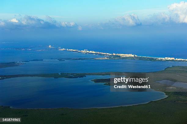 mexico, quintana roo, view to cancun, aerial view - yucatan peninsula - fotografias e filmes do acervo