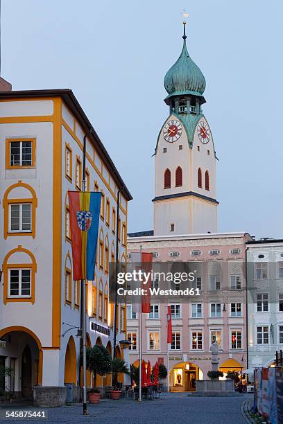 germany, bavaria, rosenheim, max-josefs-platz and st. nicholas' church - rosenheim - fotografias e filmes do acervo