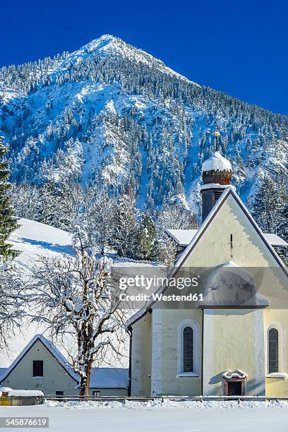 germany, bavaria, oberallgaeu, allgaeu alps, near oberstdorf, st.-loretto-chapel, schattenberg in the background - oberstdorf stock-fotos und bilder