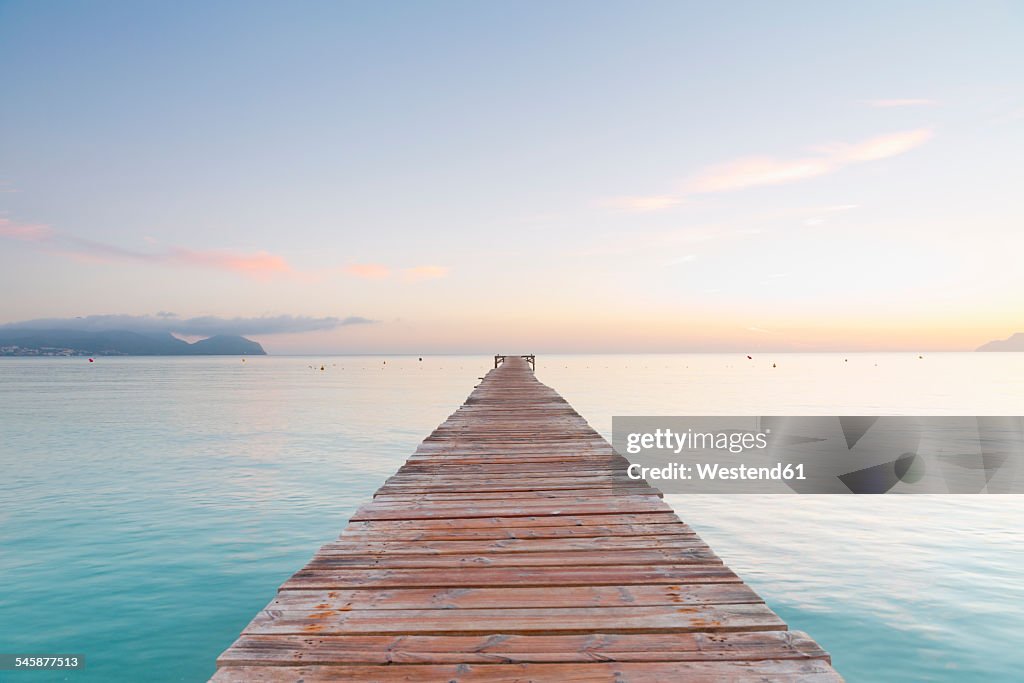 Spain, Balearic Islands, Majorca, jetty leads out to the sea