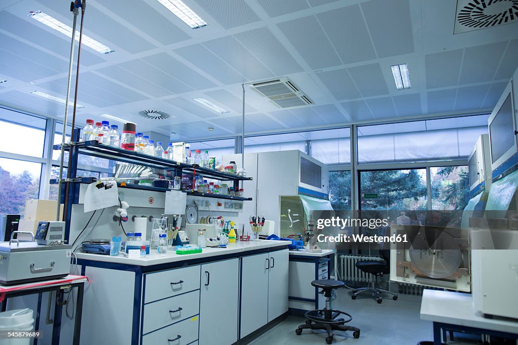 Imdad Bio Lab Interior Of A Biology Laboratory High-Res Stock Photo - Getty Images