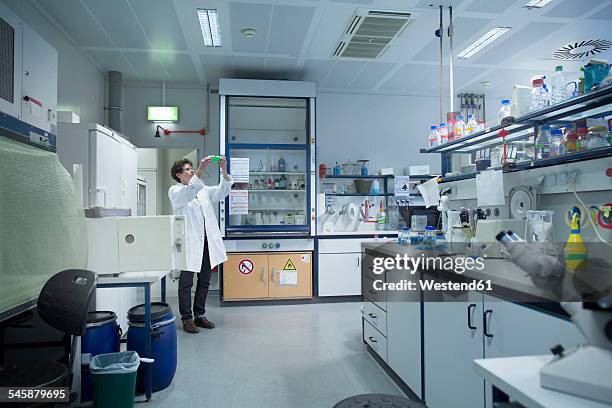Science Lab Radiator Behind Work Top Science Lab Worktop Photos and Premium High Res Pictures - Getty Images