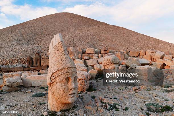 turkey, adiyaman province, view to stone head of antiochos at mount nemrut - nemrut dag stock pictures, royalty-free photos & images