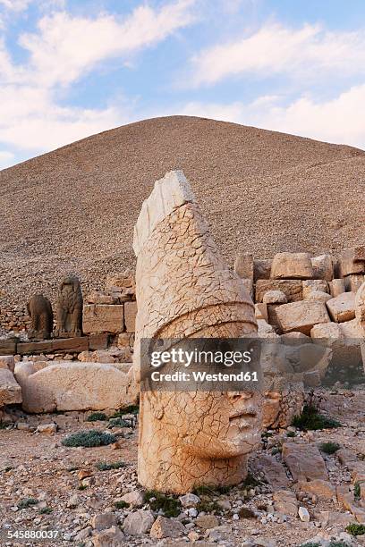 turkey, adiyaman province, view to stone head of antiochos at mount nemrut - nemrut dag stock pictures, royalty-free photos & images