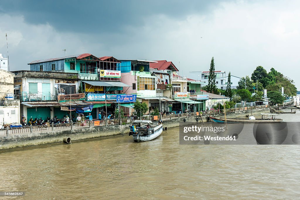 Vietnam, Vinh Long, Ta On, view to dwelling at riverside of Mekong by stormy atmosphere