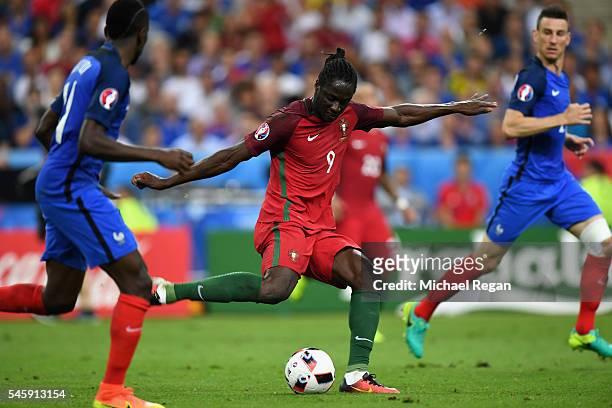 Eder of Portugal scores the opening goal during the UEFA EURO 2016 Final match between Portugal and France at Stade de France on July 10, 2016 in...