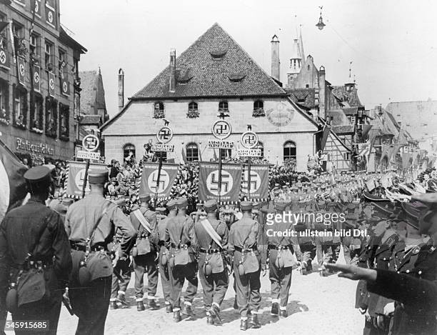Germany, Third Reich - Nuremberg Rally 1938 SA marching through Nuremberg
