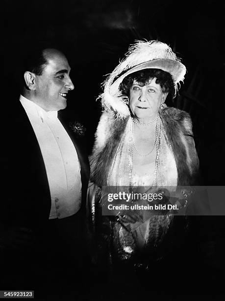 Marischka, Hubert *27.08.1882-+Schauspieler, Saenger, Regisseur, Oesterreich- in einer Szene der Operette 'Der Graf von Luxemburg' mit Adele...