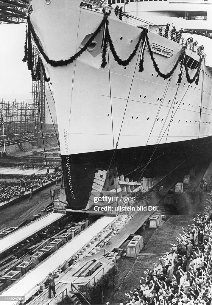 Stapellauf des ersten KdF-Schiffes`Wilhelm Gustloff' auf der HamburgerHowaldt-Werft