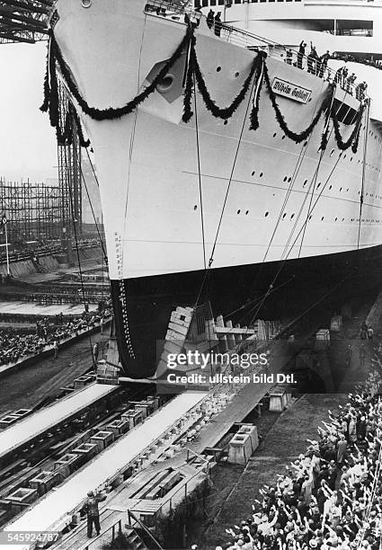 Stapellauf des ersten KdF-Schiffes`Wilhelm Gustloff' auf der HamburgerHowaldt-Werft