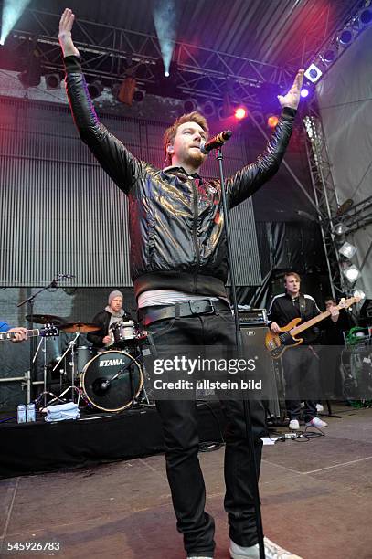 Stanfour - Band, Rock music, Germany - Singer Konstantin Rethwisch performing in Hamburg, Germany -