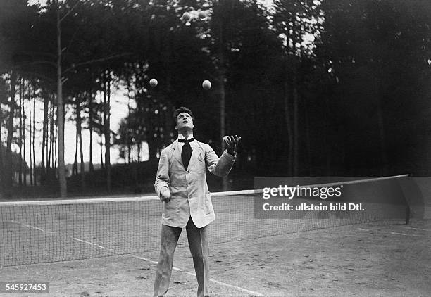 Sylvester Schäffer Jr.*22.01.1885-1949+ Artist, Akrobat, Jongleur, Schauspieler, Djongliert auf dem Tennisplatz- 1909veröffentlicht: Berliner...