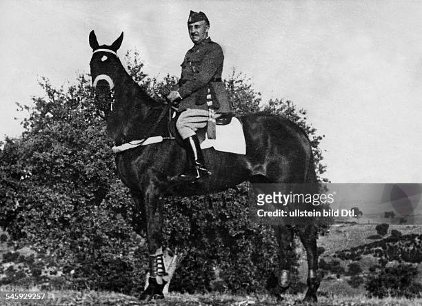 General, Offizier, Politiker, SpanienStaatsführer 1939-1975sitzt auf einem Pferd