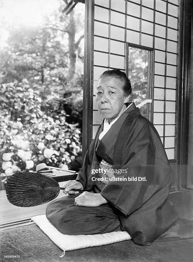 Kimura Komako, *1887-1980+, Feminist, Japan, photo by Yeiraku Commercial Co., date unknown, probably around 1926