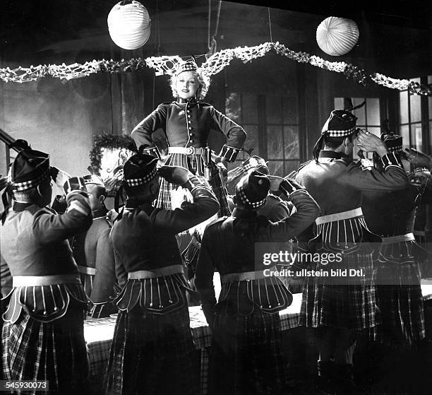 Ondra-Schmeling, Anni - Actress, Germany - *-+ Scene from the movie 'Die Tochter des Regiments' Directed by: Carl Lamac Germany / Austria 1933...