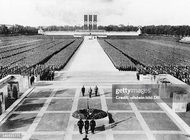 Ww2 Hitler Rally 562 Those Who Fell For The Nazi Movement Stock Photos, High-Res ...
